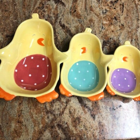 3 Stackable Ceramic Chick Bowls - Picture 1 of 6